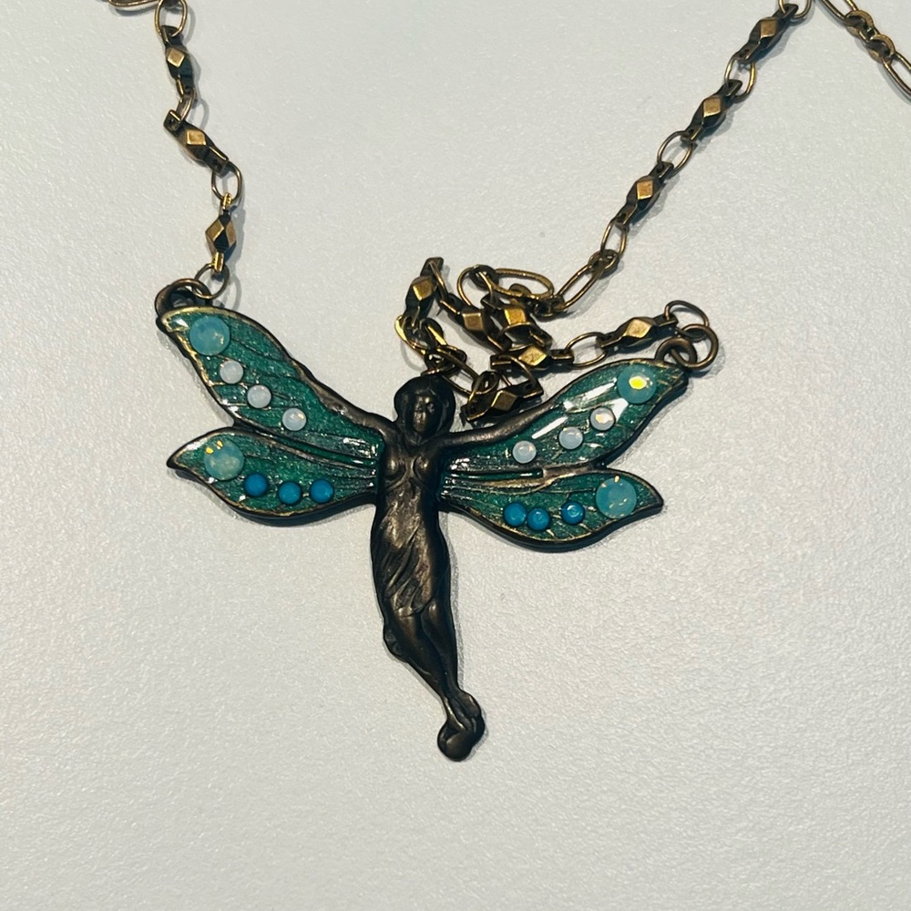 Art Nouveau Elegant Dragonfly Pendant Necklace